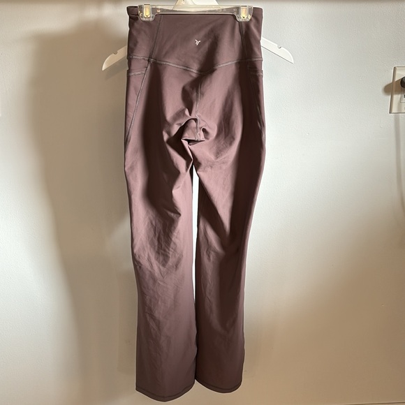 Old Navy active slim boot cut legging. - Picture 3 of 5